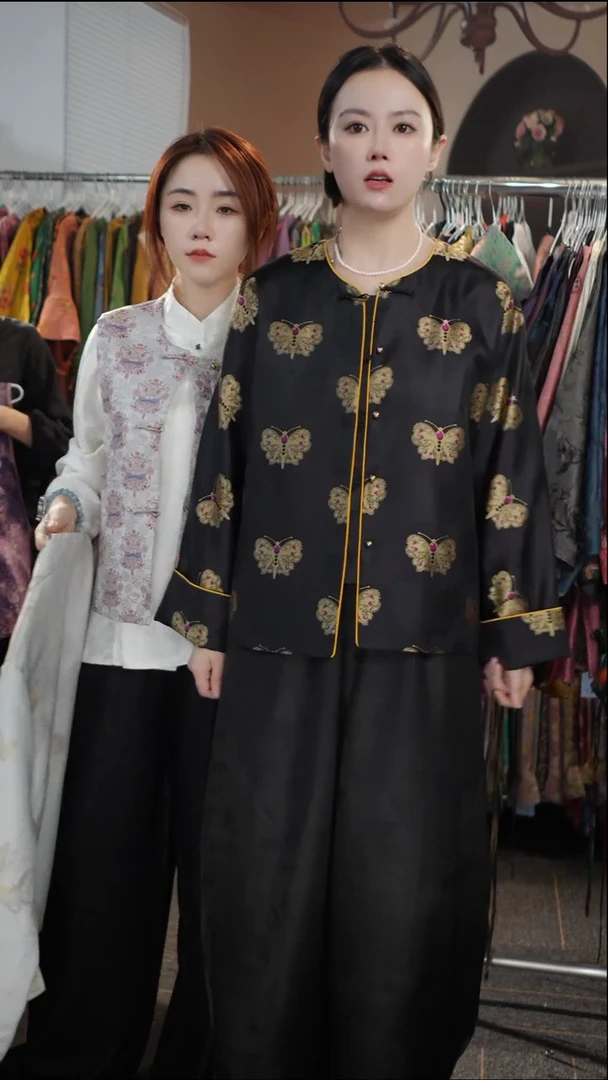黑金蝴蝶圆领外套
