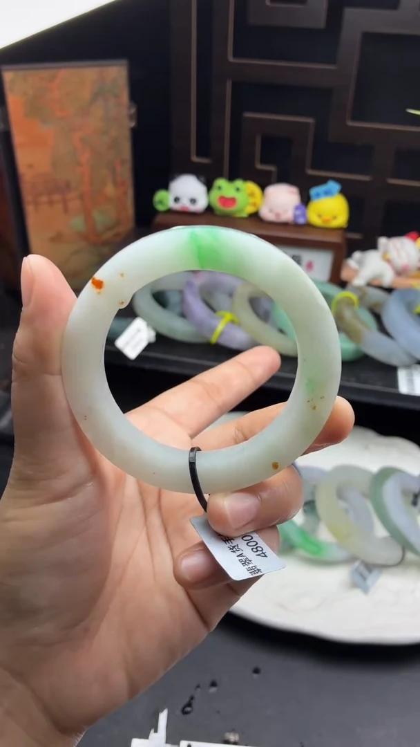 未镶嵌手镯定制翡翠特色白底青带洒金美美镯50-55-26