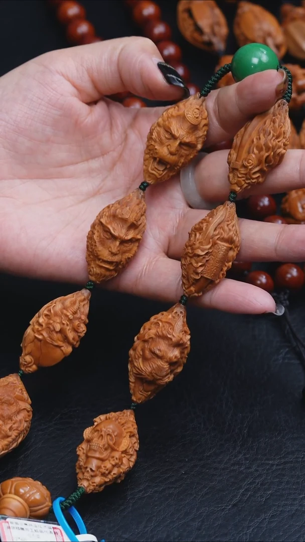 吊坠橄榄核2.2齐大圣手持