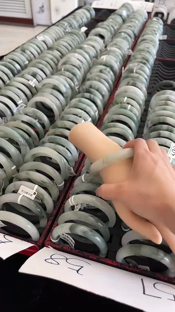 未镶嵌手镯石英质玉1048