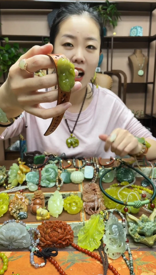 未镶嵌蛇纹石玉颈饰多样性发货发其中之一