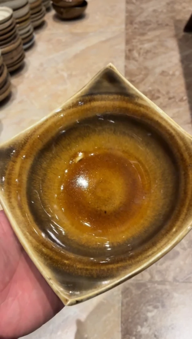 瓷片º**?377微瑕蜜色四角翘碗