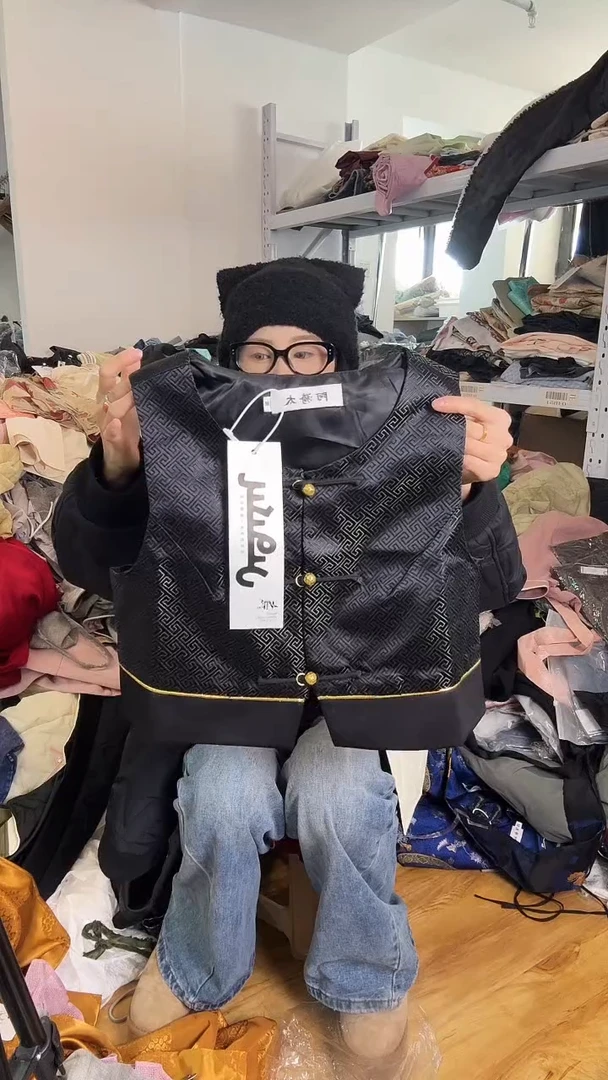 马甲       M码       80-105斤