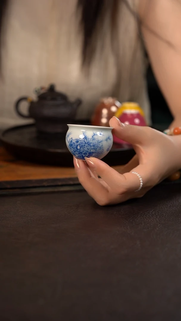 聚澜堂点工缠枝莲一口杯