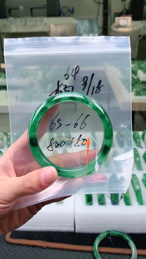 未镶嵌非洲翠手镯石英质玉美*非洲翠手镯65-66圈口64号