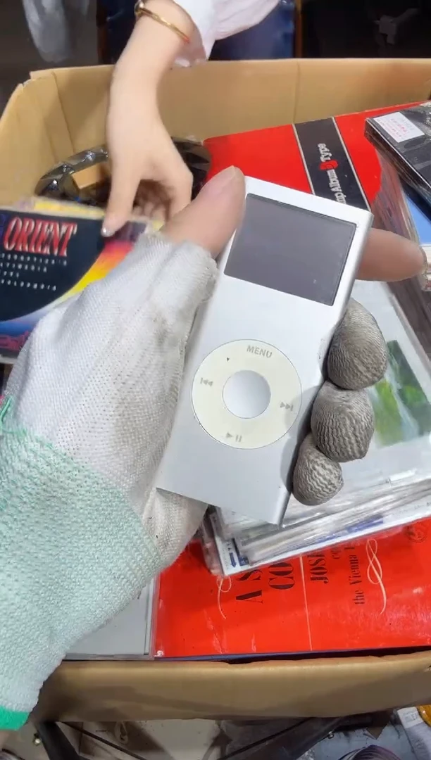 8新摩****行  197中古商品，瑕疵品，不保好坏。