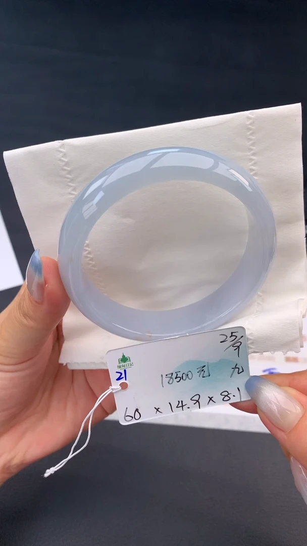 未镶嵌手镯翡翠自带#送人#，联系客服核对地址~