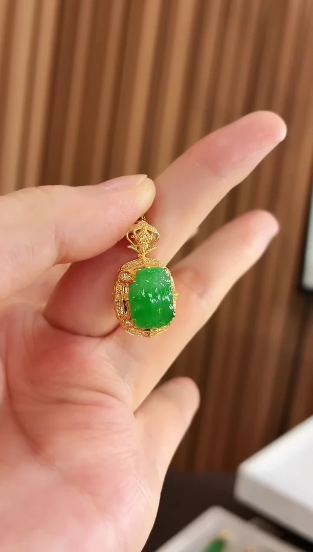 吊坠(不含链)18K金镶嵌翡翠吊坠