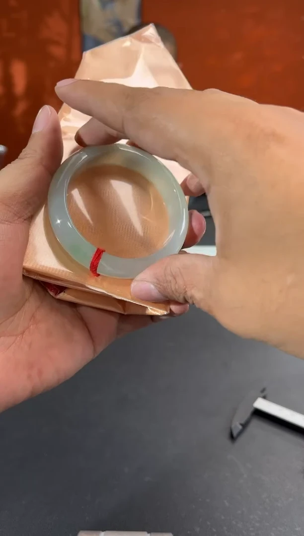 未镶嵌手镯翡翠?****亿翡翠手镯