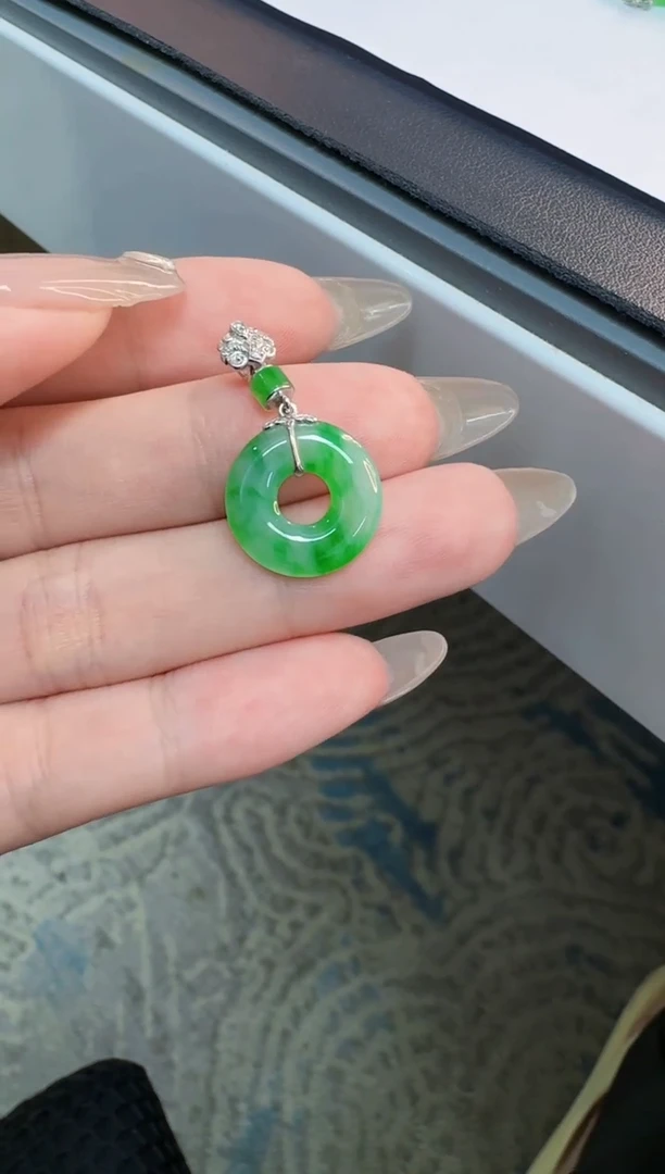 翡翠18K金镶嵌颈饰缅甸天然A货