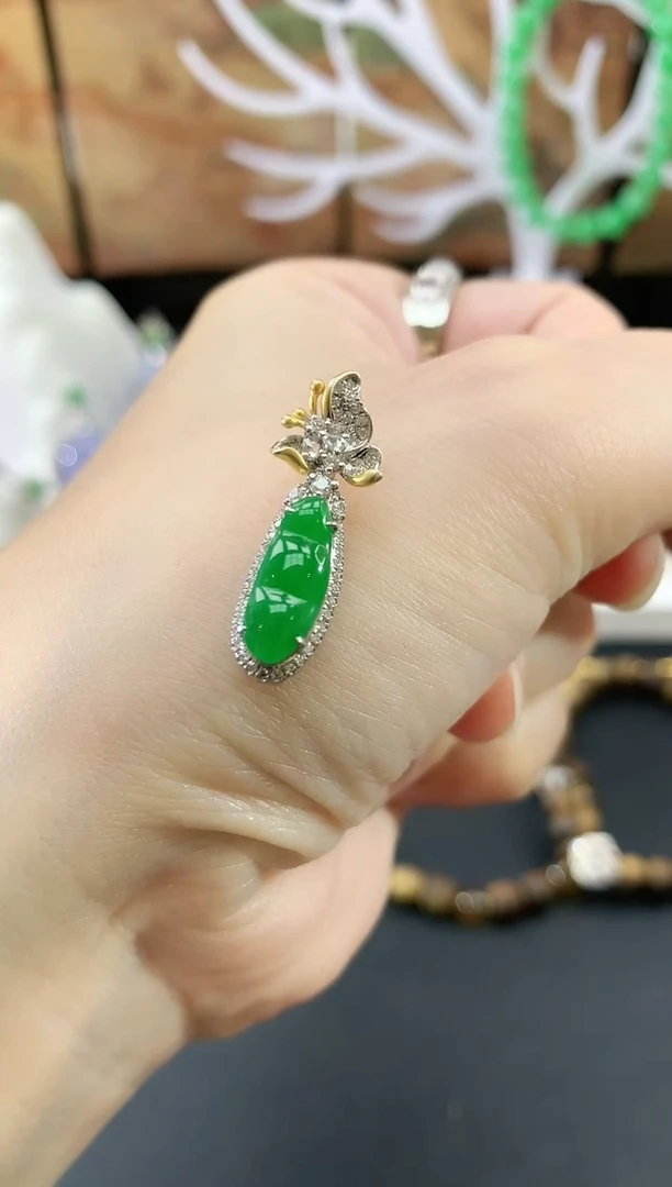 吊坠(不含链)18K金镶嵌翡翠豆子|3980