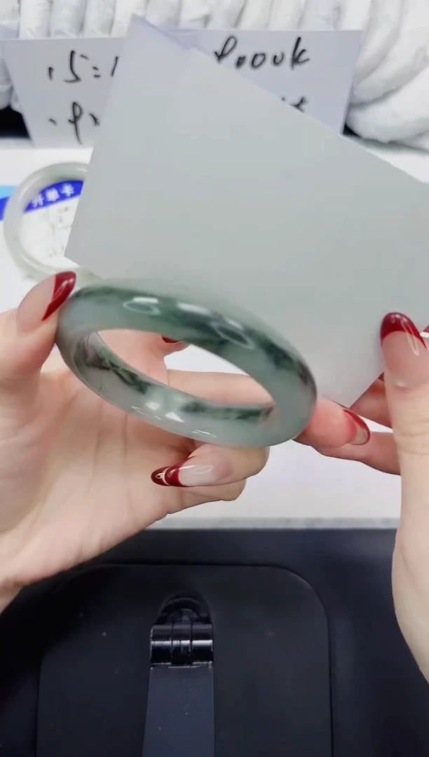 【闪购商品】石英质玉手镯未镶嵌130