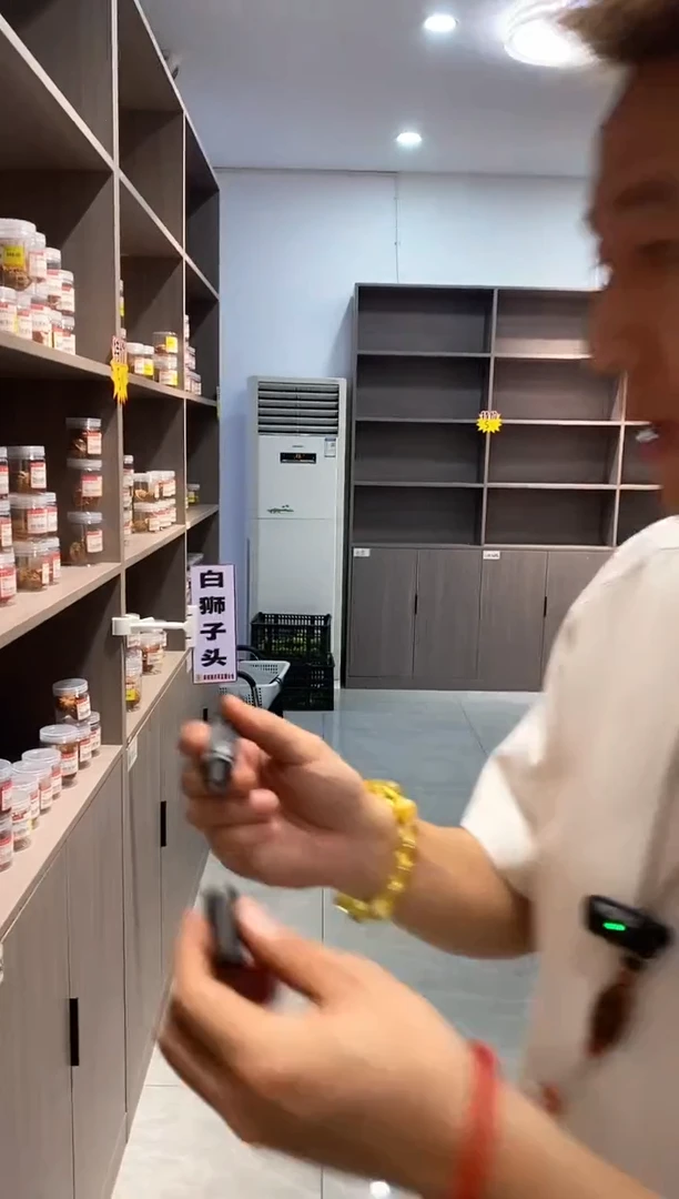 文玩核桃把件石*特价有瑕疵微修坐佛37不tui不huan