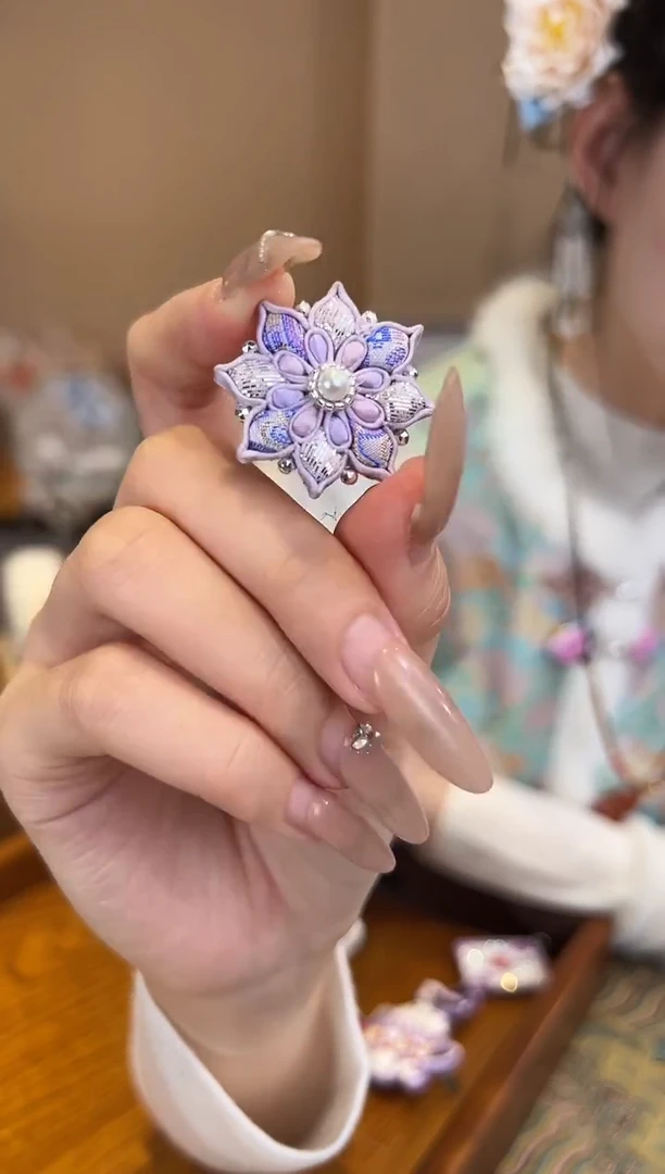 刺绣背后是强力磁吸 苏绣世家非遗手工（胸针）