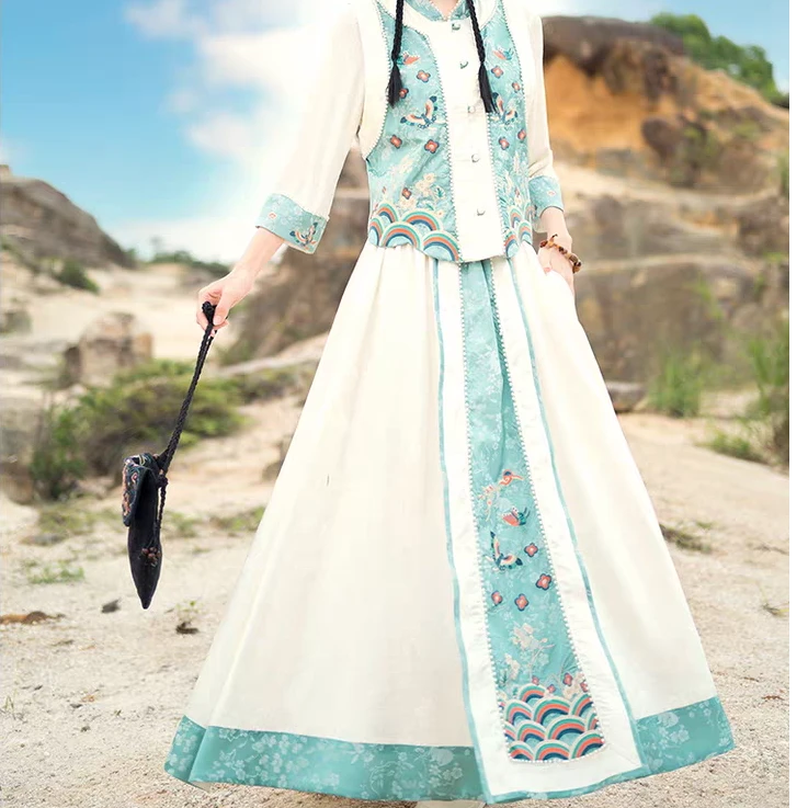 马面裙春季洋气衣服女民族风半身裙复古长裙新中式国风绣花A字裙