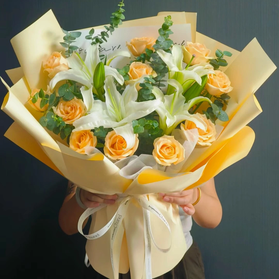 【春天的香水百合】11朵香槟玫瑰4朵白百合混搭鲜花送长辈送妈妈送领导鲜花小时达同城配送