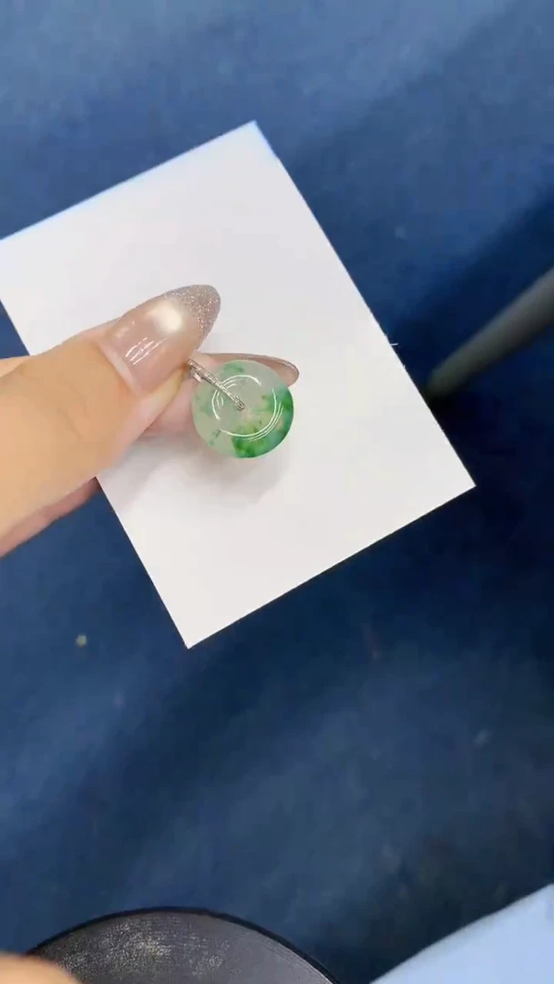 颈饰18K金镶嵌翡翠1