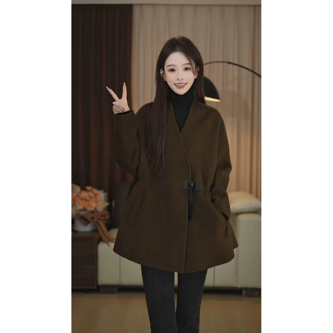 赫本风V领A字廓形双面毛呢外套