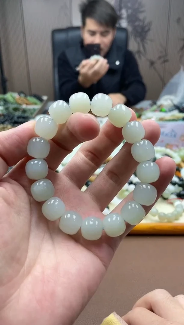 未镶嵌手串和田玉新疆且末青白13老型