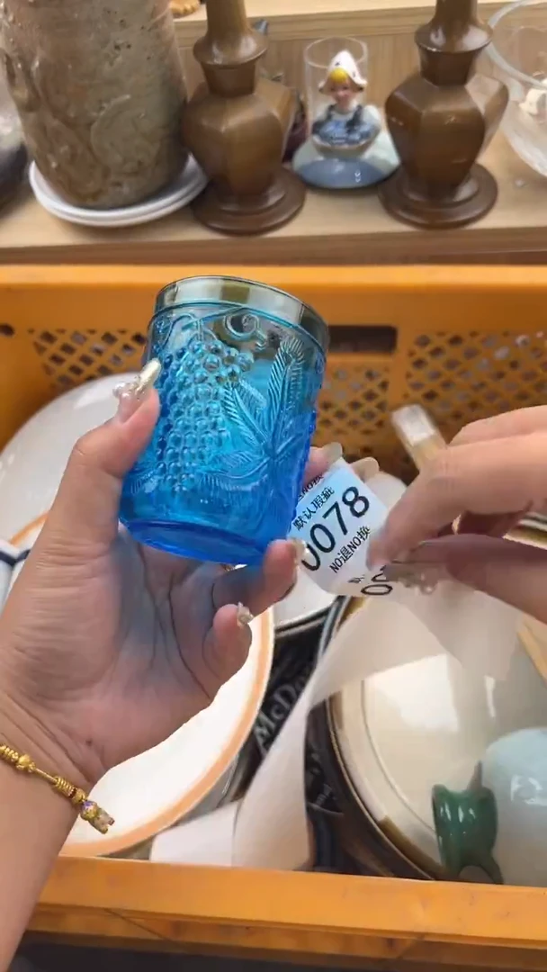 077默认微瑕，满20包邮。