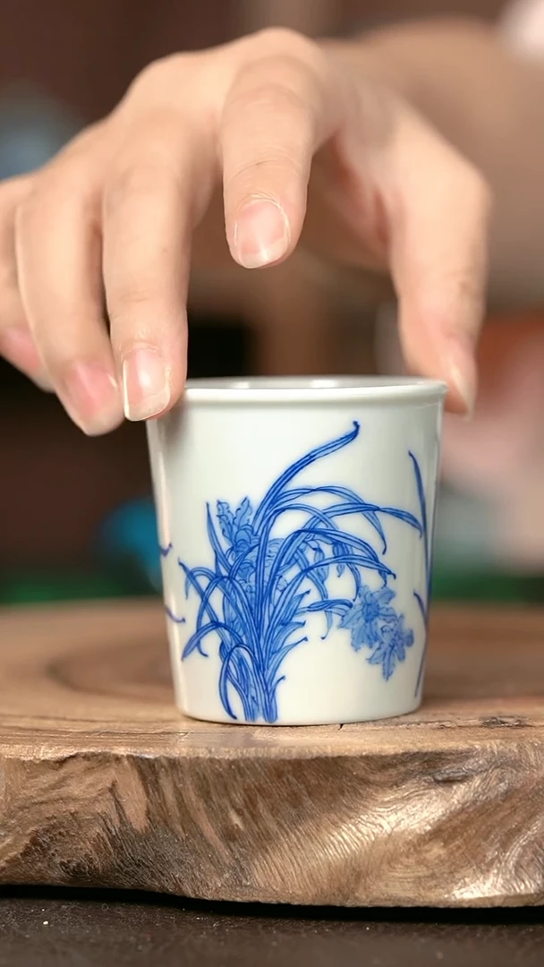 手绘手绘高温现代瓷  气   幽兰直口杯80cc