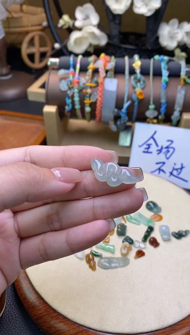 颈饰未镶嵌翡翠花**下净货19196