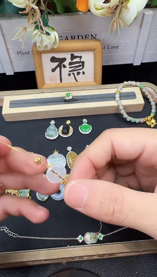 套链18K金镶嵌翡翠勿拍