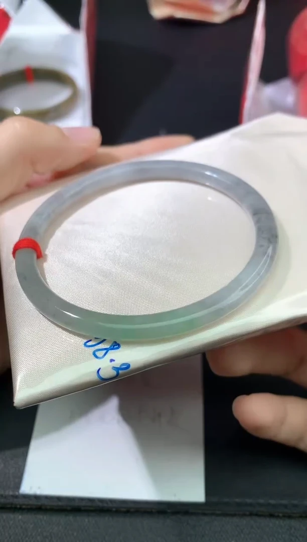未镶嵌手镯翡翠手镯