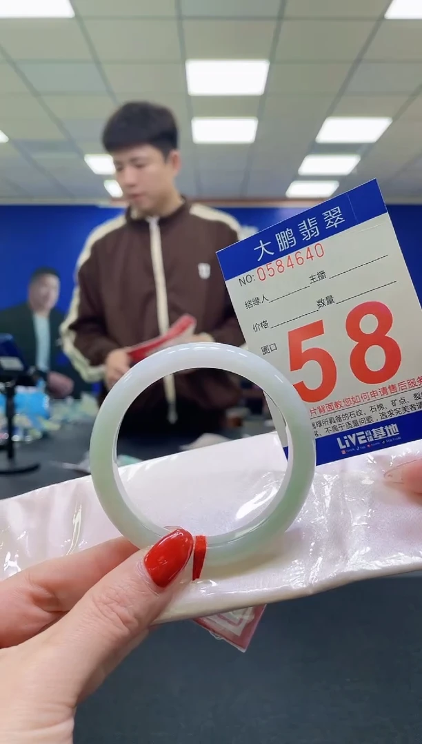 未镶嵌手镯翡翠AAAAAAAAA