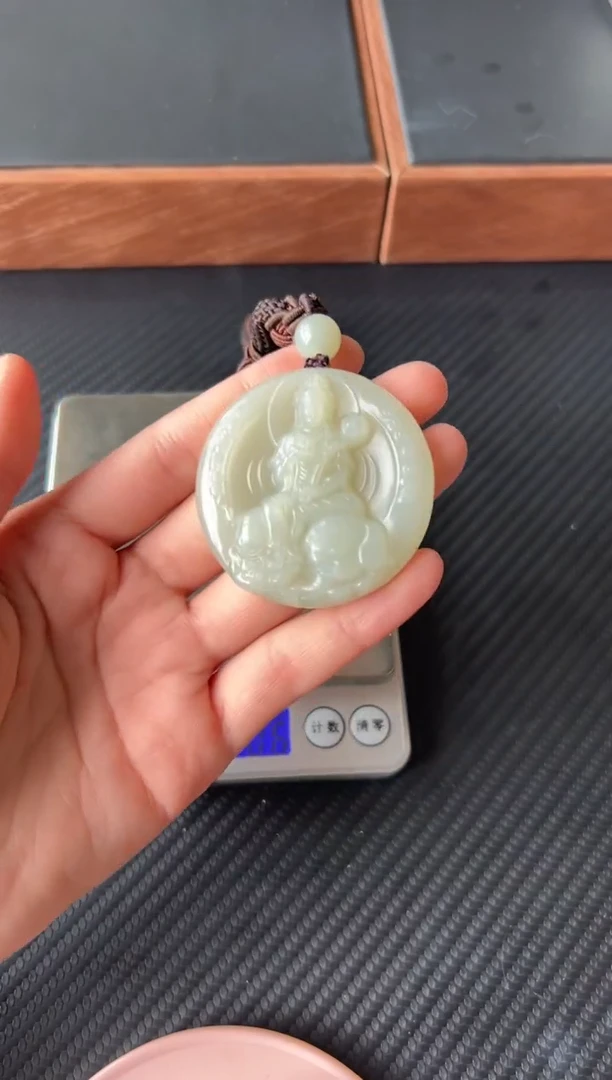 和田玉未镶嵌把件且末微色差近矿普贤