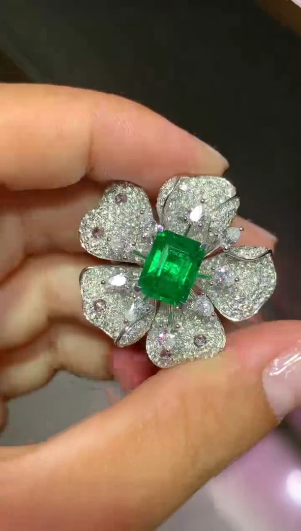 18K金镶嵌戒指祖母绿2.82ct 沃顿绿