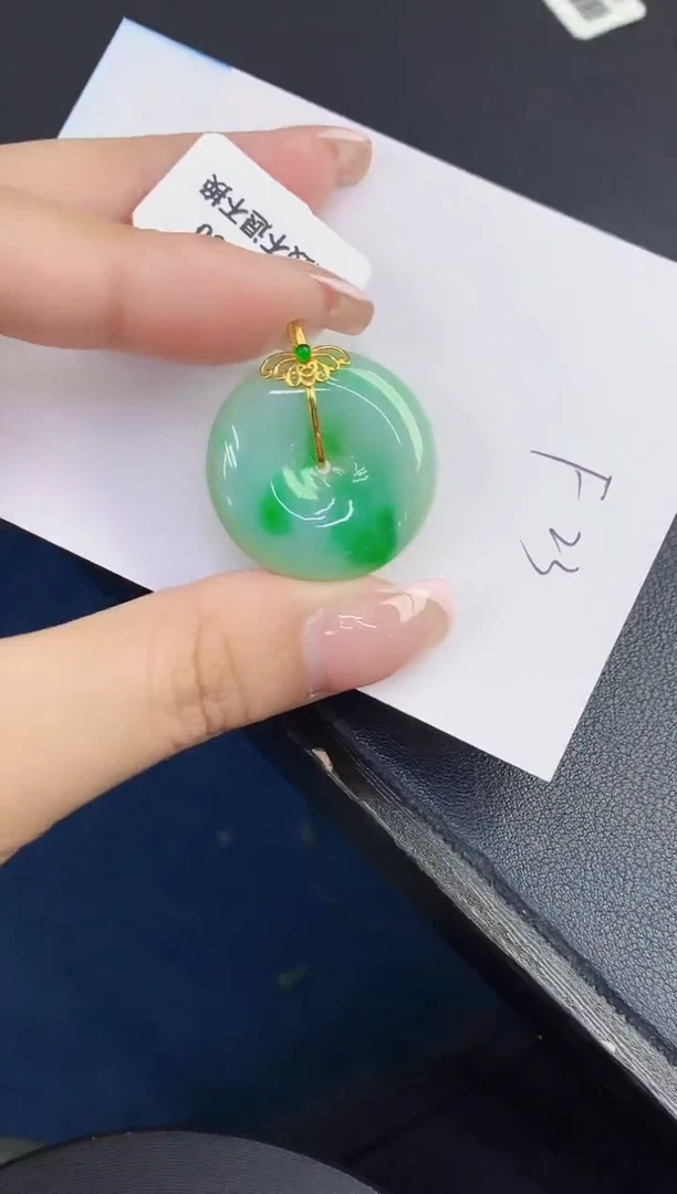 翡翠18K金镶嵌颈饰缅甸天然翡翠A货