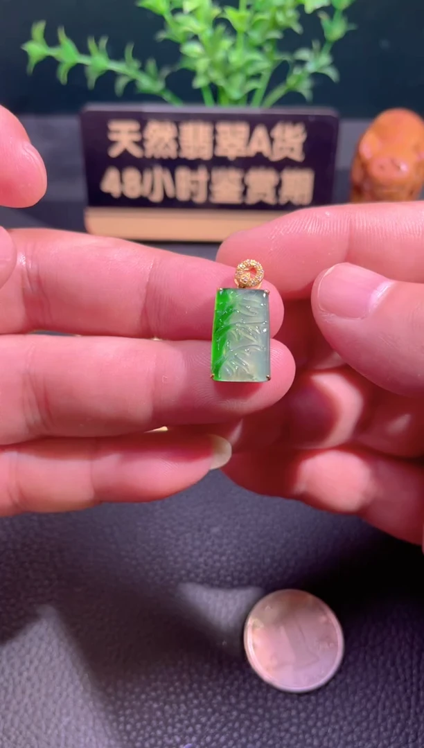 颈饰18K金镶嵌翡翠翡翠