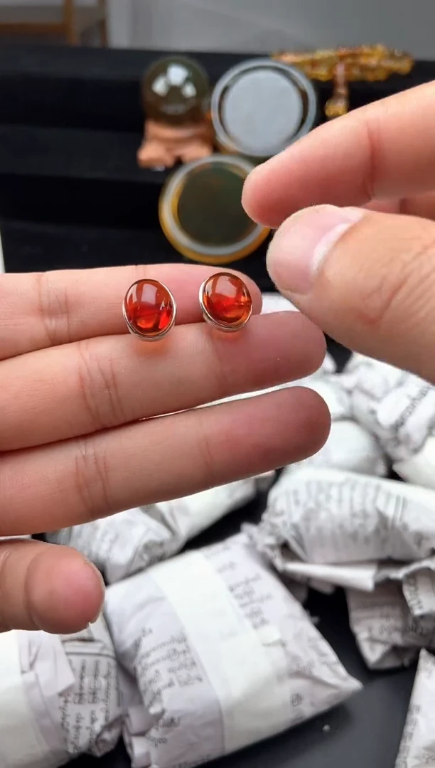 未镶嵌琥珀耳饰血珀耳钉