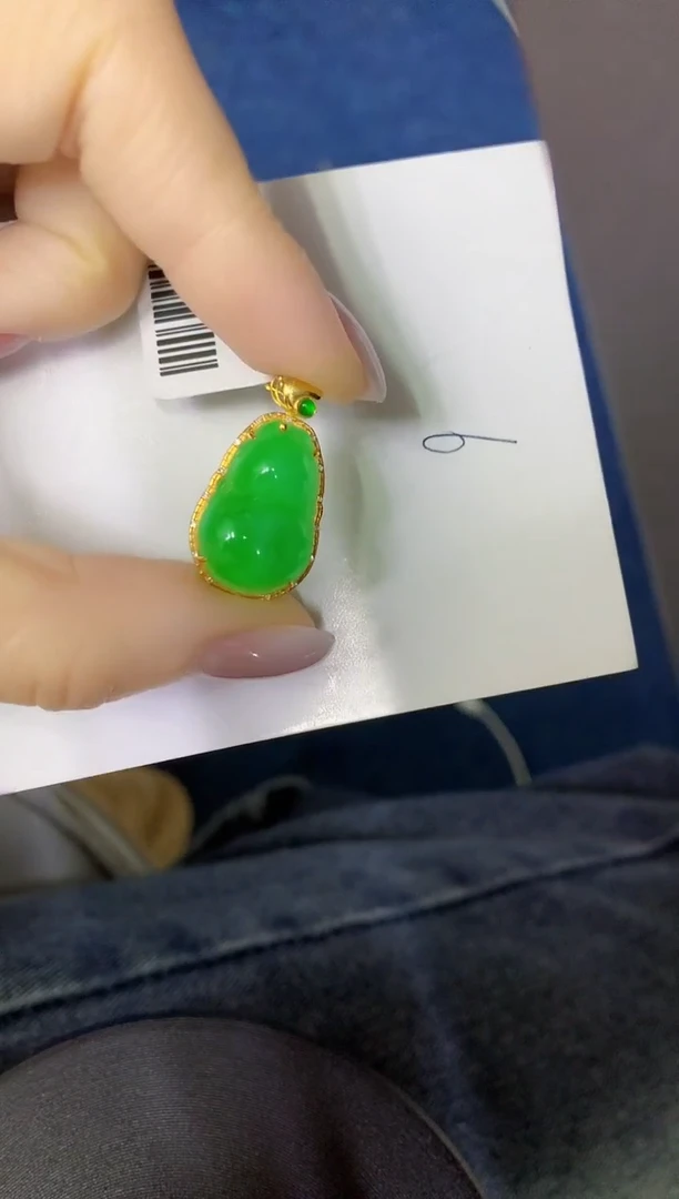 颈饰18K金镶嵌翡翠缅甸天然翡翠A货