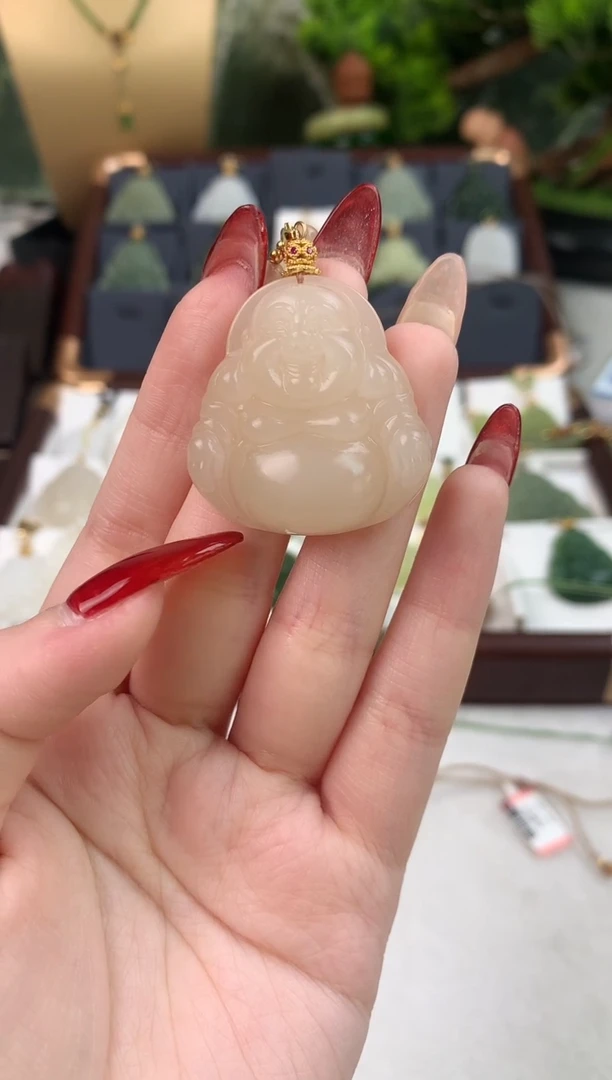 颈饰未镶嵌和田玉吊坠