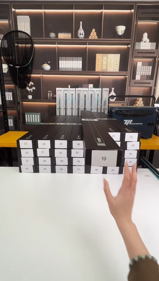 碳素1.8m以下19号鱼竿钓箱随机出