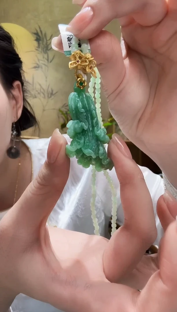颈饰未镶嵌翡翠吊坠