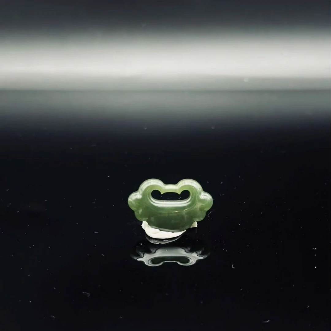 和田玉平安锁吊坠0686