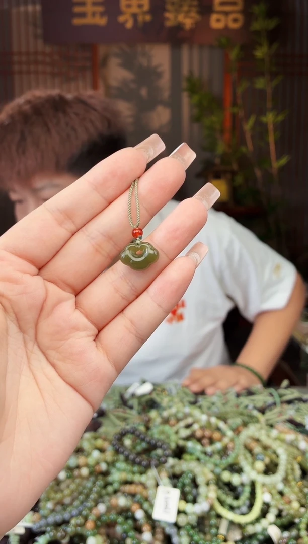 和田玉未镶嵌颈饰拍一发一