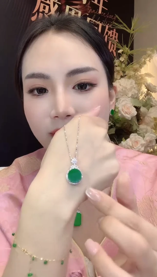 【闪购商品】翡翠18K金镶嵌吊坠(不含链)A20