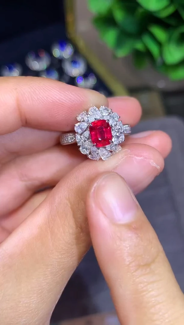 18K金镶嵌戒指红宝石1.14CT