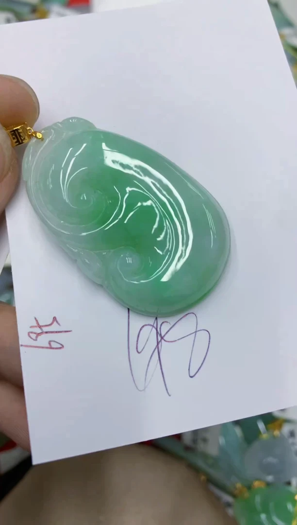 颈饰18K金镶嵌翡翠111111111111