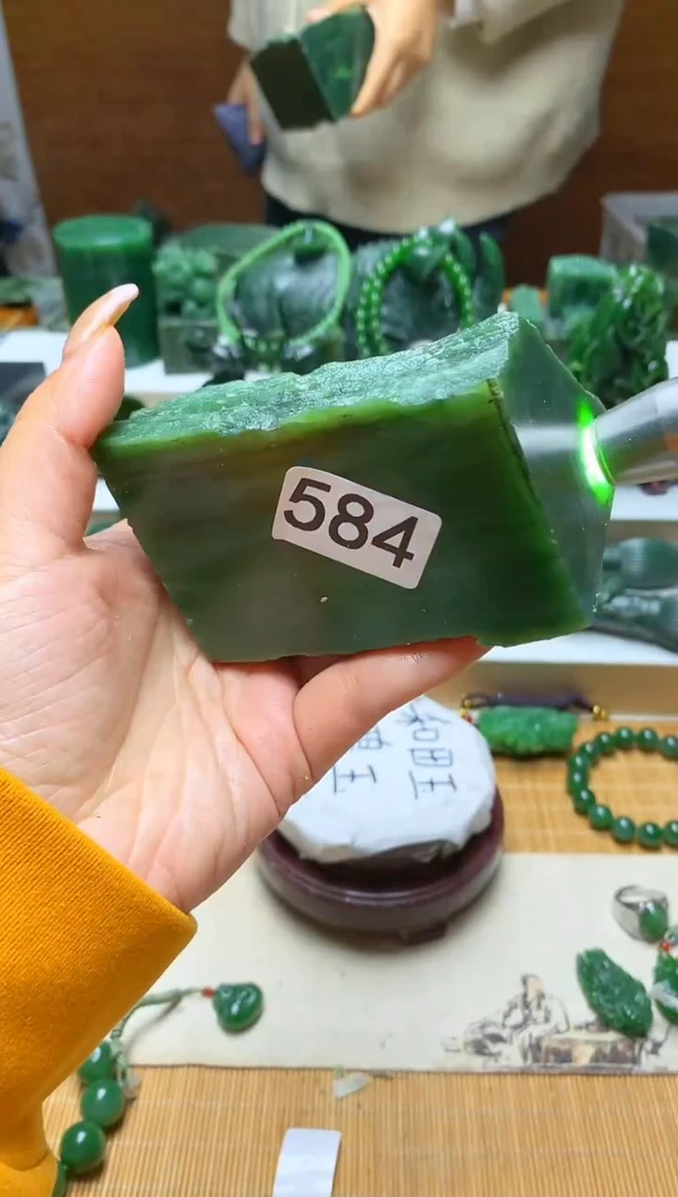 未镶嵌和田玉摆件1