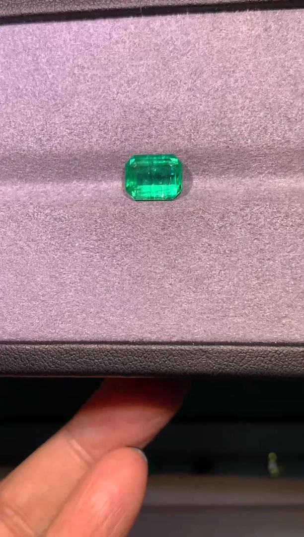 18K金镶嵌耳饰祖母绿2.58ct赞比亚VVG微油吉尔德