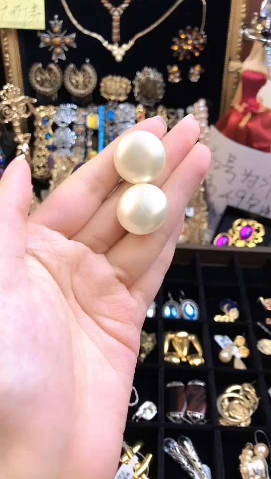 中古饰品 默认微瑕 N退换(货品总金额：59元，运费不退)