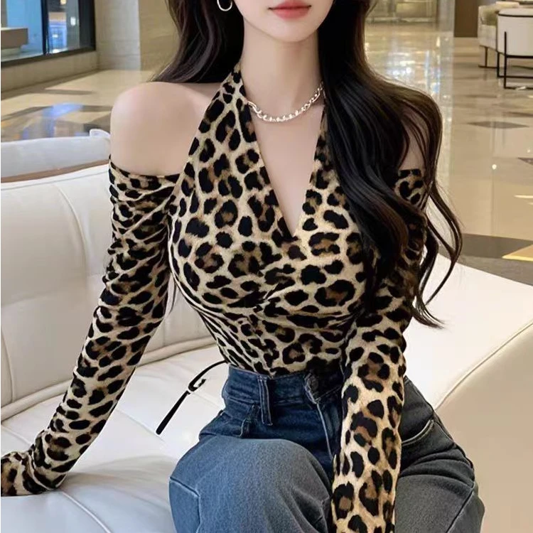 辣妹风豹纹设计性感挂脖上衣2025年秋冬季新款打底衫T恤短款长袖