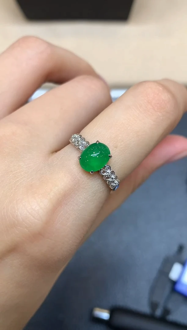 18K金镶嵌戒指翡翠蛋面【无服务费