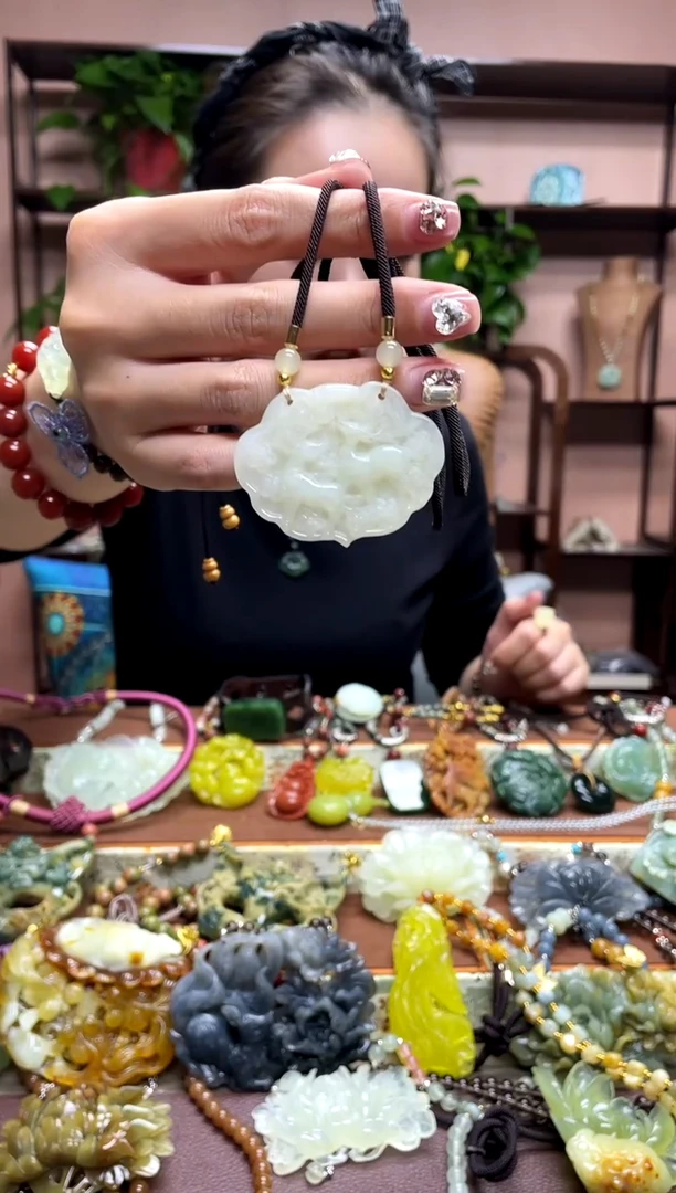 未镶嵌岫玉吊坠·1