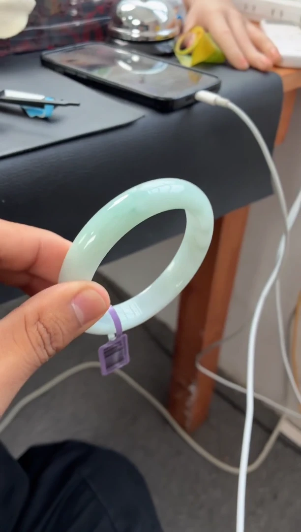 未镶嵌手镯翡翠果冻胶底带底色 10号 55-56圈口 （微包容）